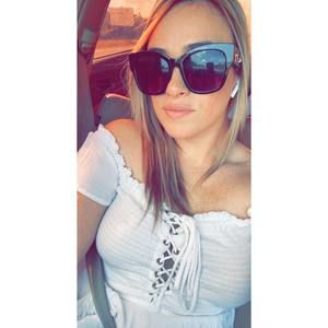 Meet your Posher, Gabriela a.